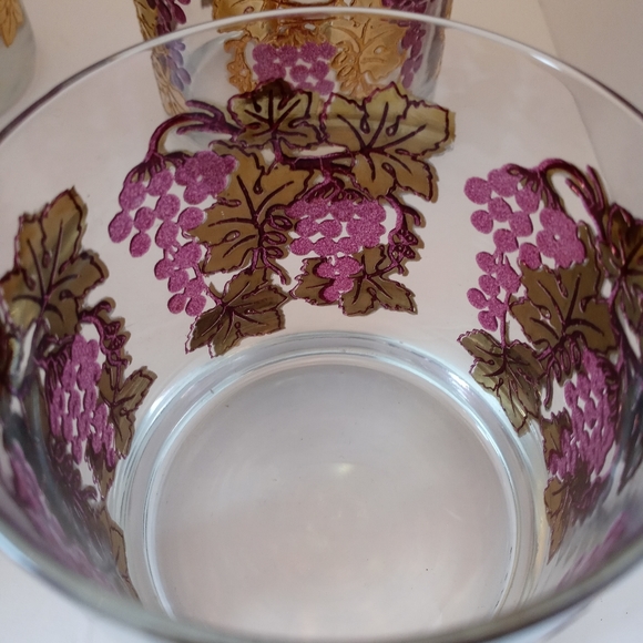 Vintage Tumblers Embossed with Grapes and Leaves. Gorgeous 22k Gold. Set of 4. - Picture 8 of 9